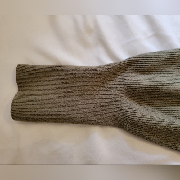 Women's Casual Pullover Sweater - Picture 3 of 4